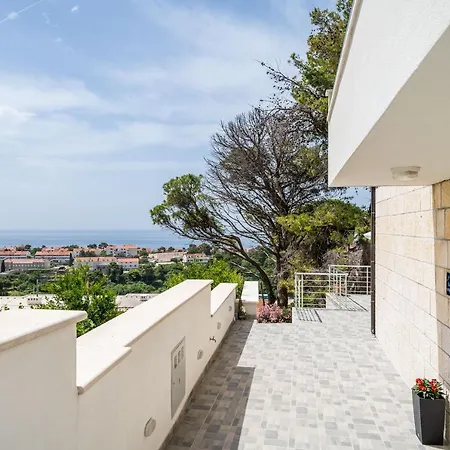 아파트먼트 에울랄리야